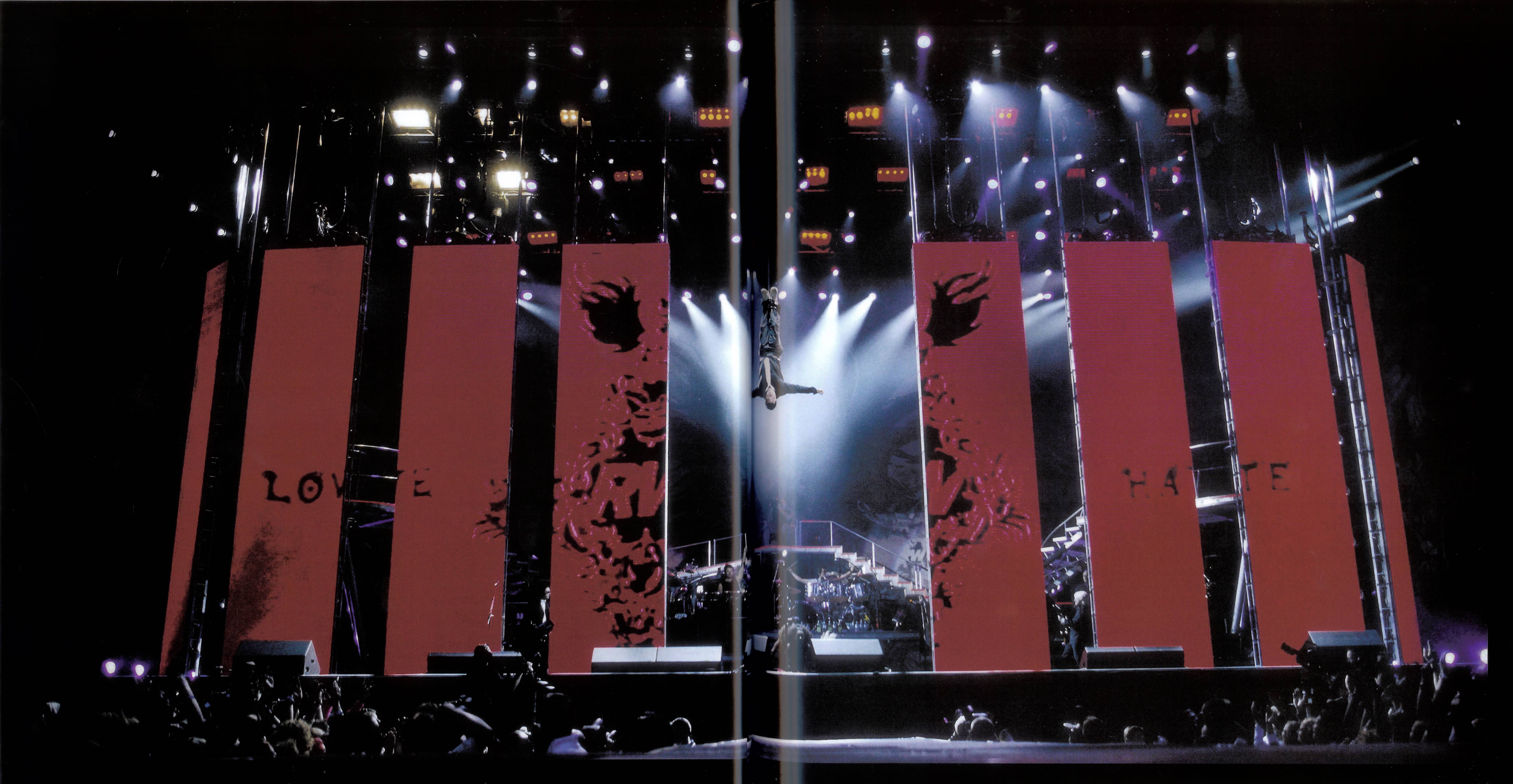 Robbie Williams  Live At Knebworth : Booklet18